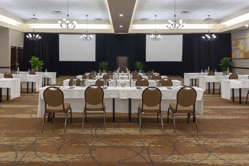 Embassy Suites by Hilton Phoenix Scottsdale - photo 54