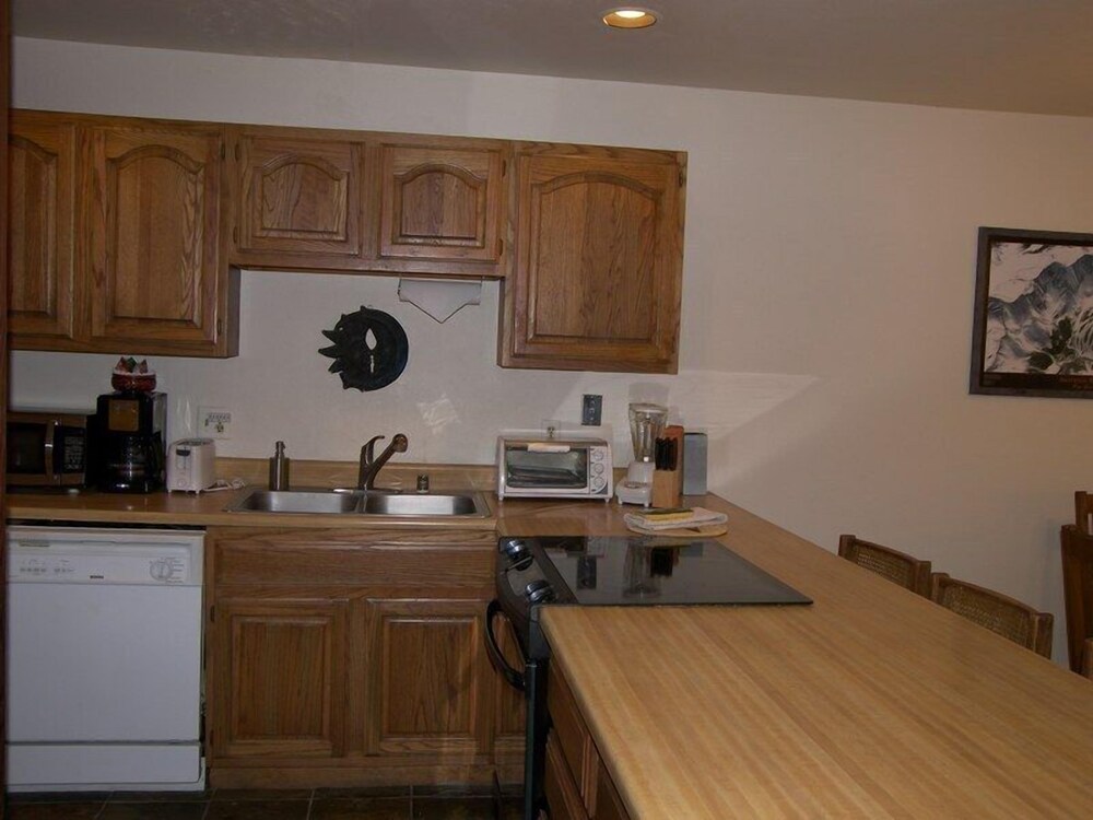 Snowscape 2 Bed 2 Bath - photo 16