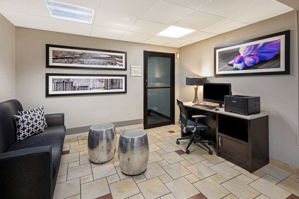 La Quinta Inn & Suites by Wyndham Miami Airport East - photo 66