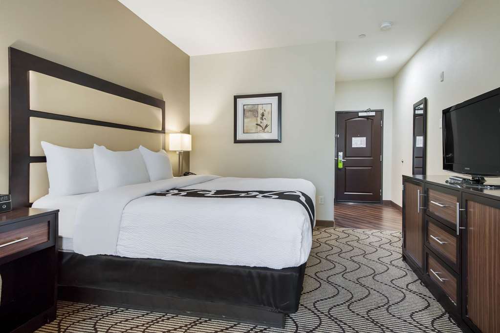 La Quinta Inn & Suites by Wyndham Auburn - photo 28