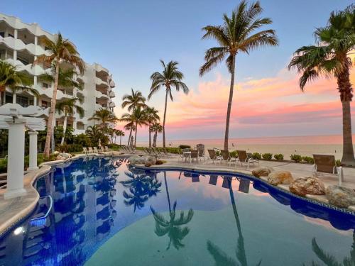 Mykonos 1BR apt recently remodeled next to beach big pool in San Jose Del Cabo, Mexico