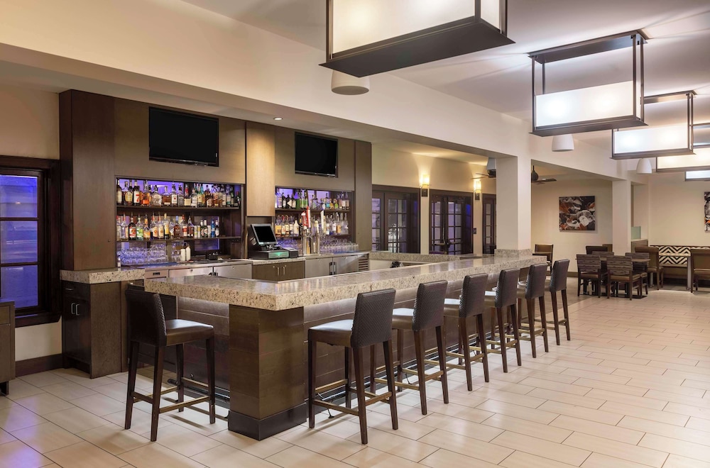 Embassy Suites by Hilton Palm Desert - photo 35