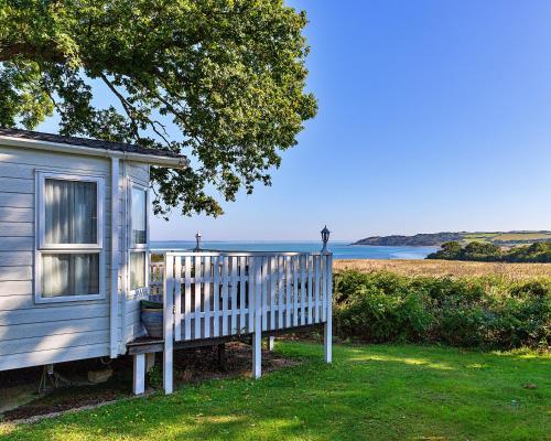 Finest Retreats Ocean View in Cowes, United Kingdom