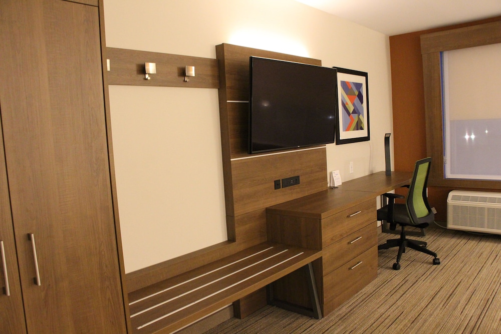 Holiday Inn Express & Suites Phoenix Airport North by IHG - photo 71