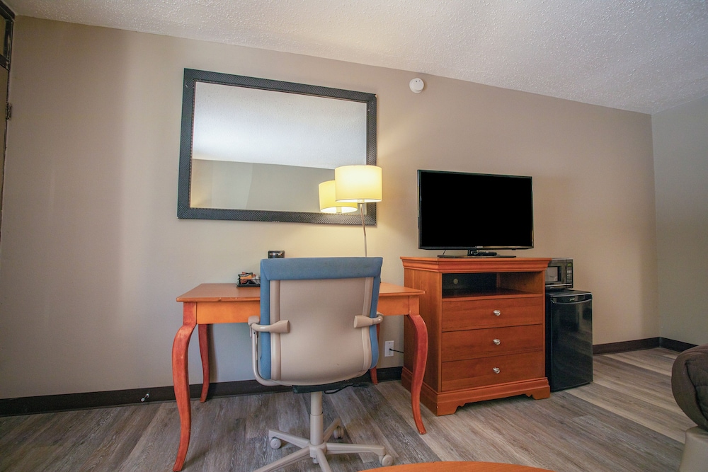 OYO Hotel Greensboro East I 40 - photo 25