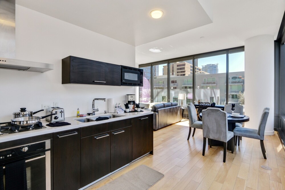 Global Luxury Suites at Figueroa Street - photo 12