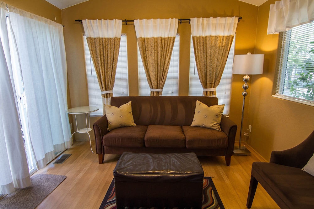 Arden Acres Executive Suites and Cottages - photo 24
