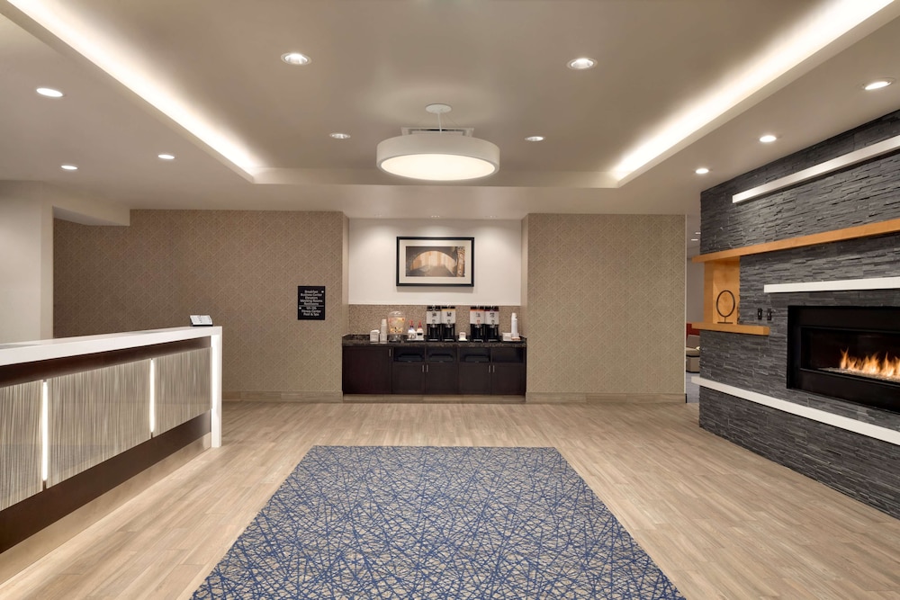Hampton Inn & Suites Rosemont Chicago O'Hare - photo 4