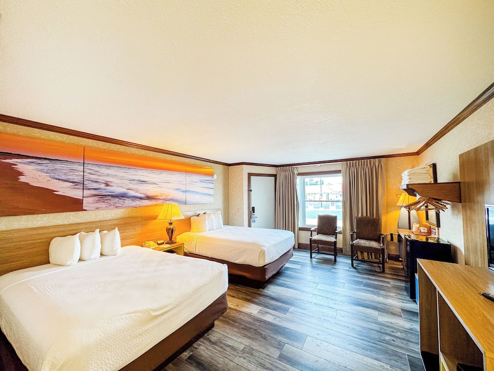 Days Inn by Wyndham Mackinaw City Lakeview - photo 21