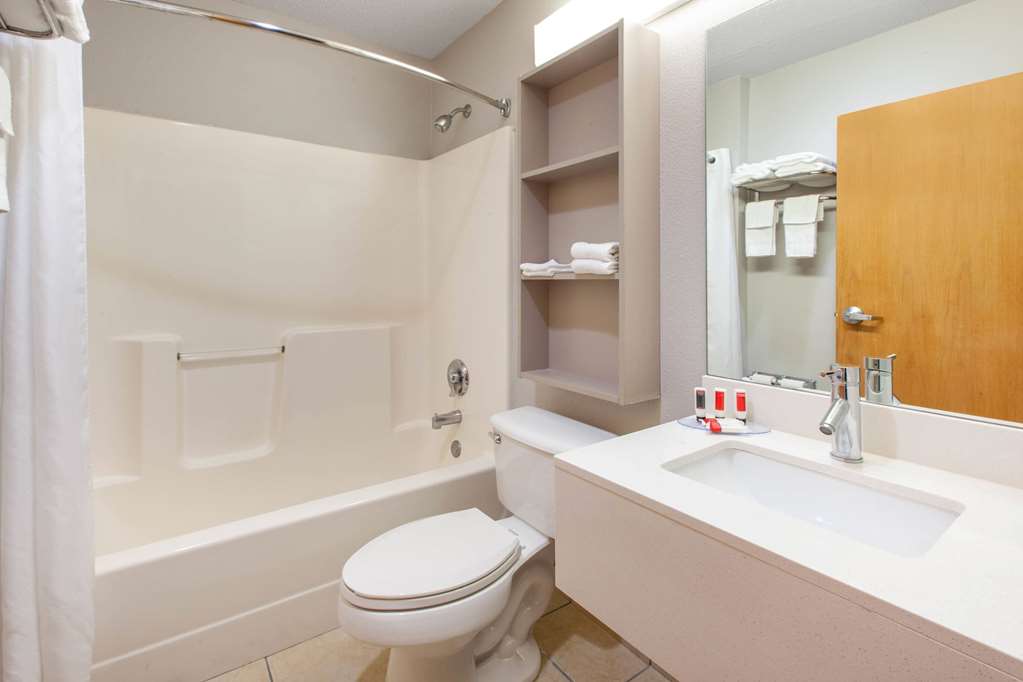 Microtel Inn & Suites by Wyndham Pittsburgh Airport - photo 6