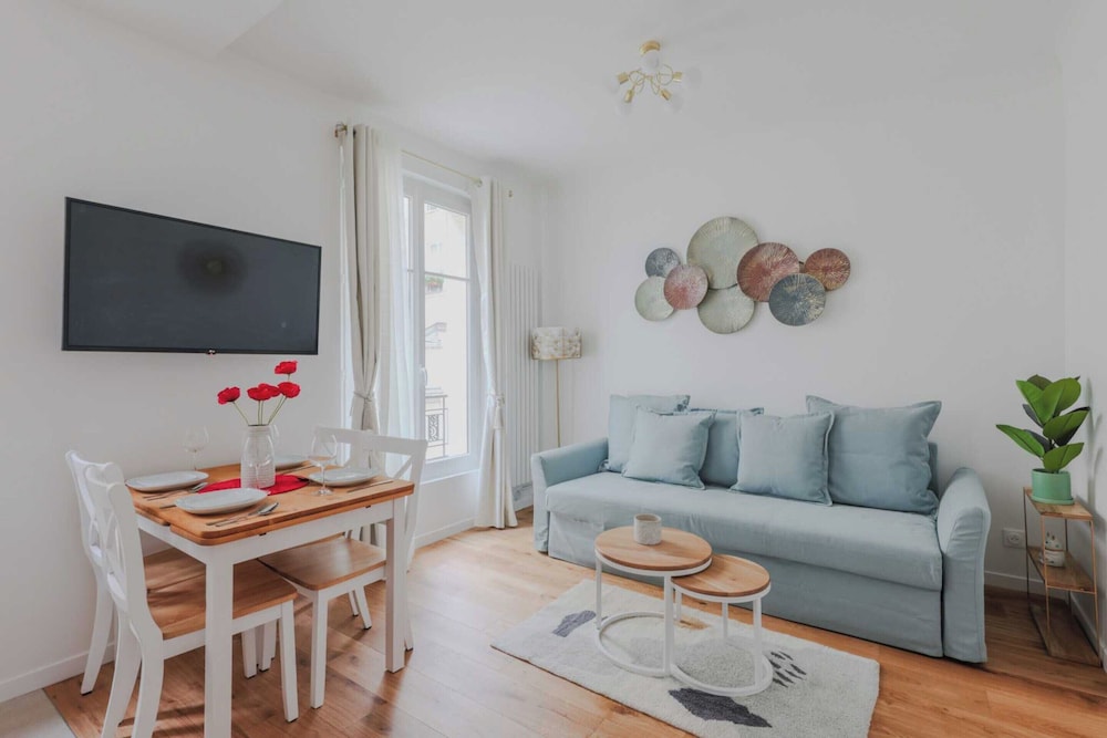 Charming Apt 1bd 4p Tour Eiffel Invalides — 4-Star Luxury Hotel in Paris, France