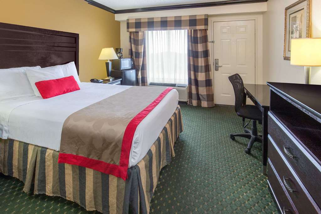 Ramada by Wyndham Ontario - photo 14