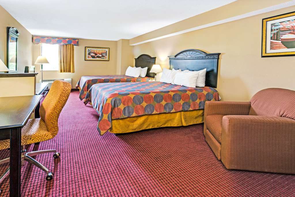 Days Inn & Suites by Wyndham Jeffersonville IN - photo 6