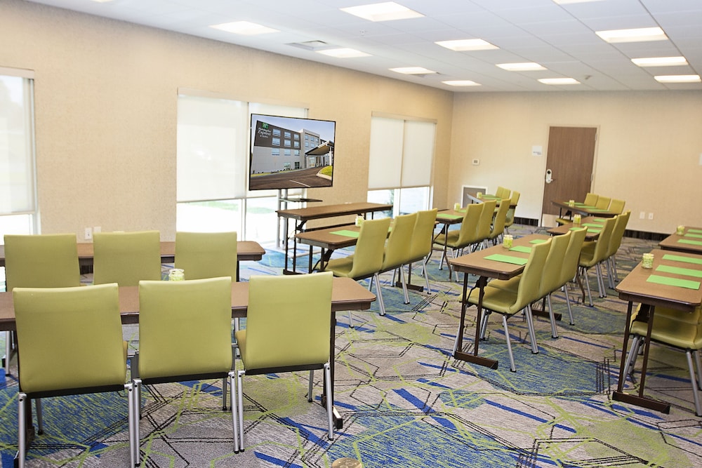 Holiday Inn Express & Suites Greenwood Mall by IHG - photo 50