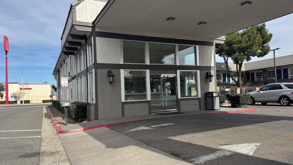 Studio 6 Corona CA West - photo 15