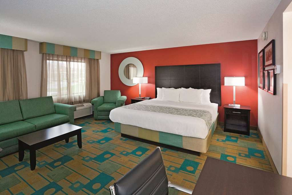 La Quinta Inn & Suites by Wyndham Mansfield OH - photo 35