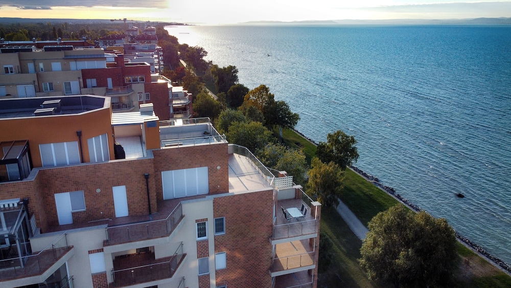 Galerius Golden Beach Apartment — 4-Star Luxury Hotel in Siofok, Hungary
