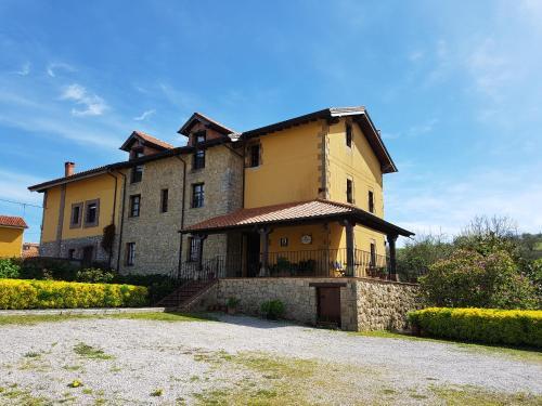 El Pedroso — Santillana — photo 2
