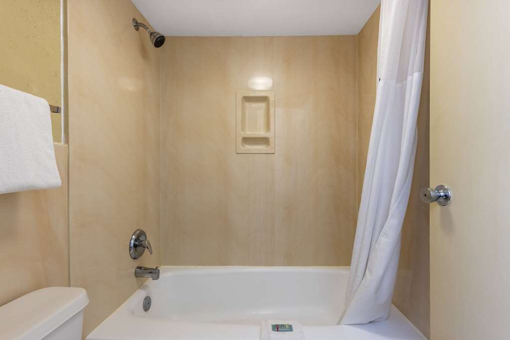 Howard Johnson Hotel & Conference Center by Wyndham Salem - photo 11