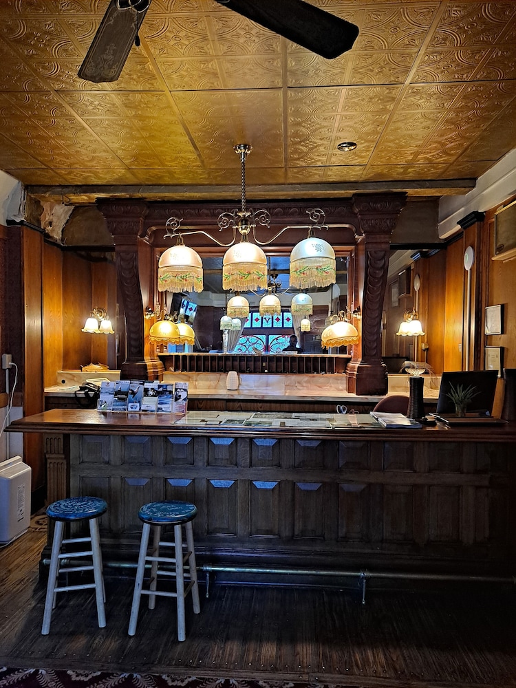 Van Gilder Hotel - carbon neutral hotel in Seward