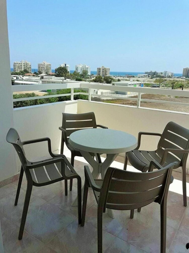Apartment 401 Camelia Court