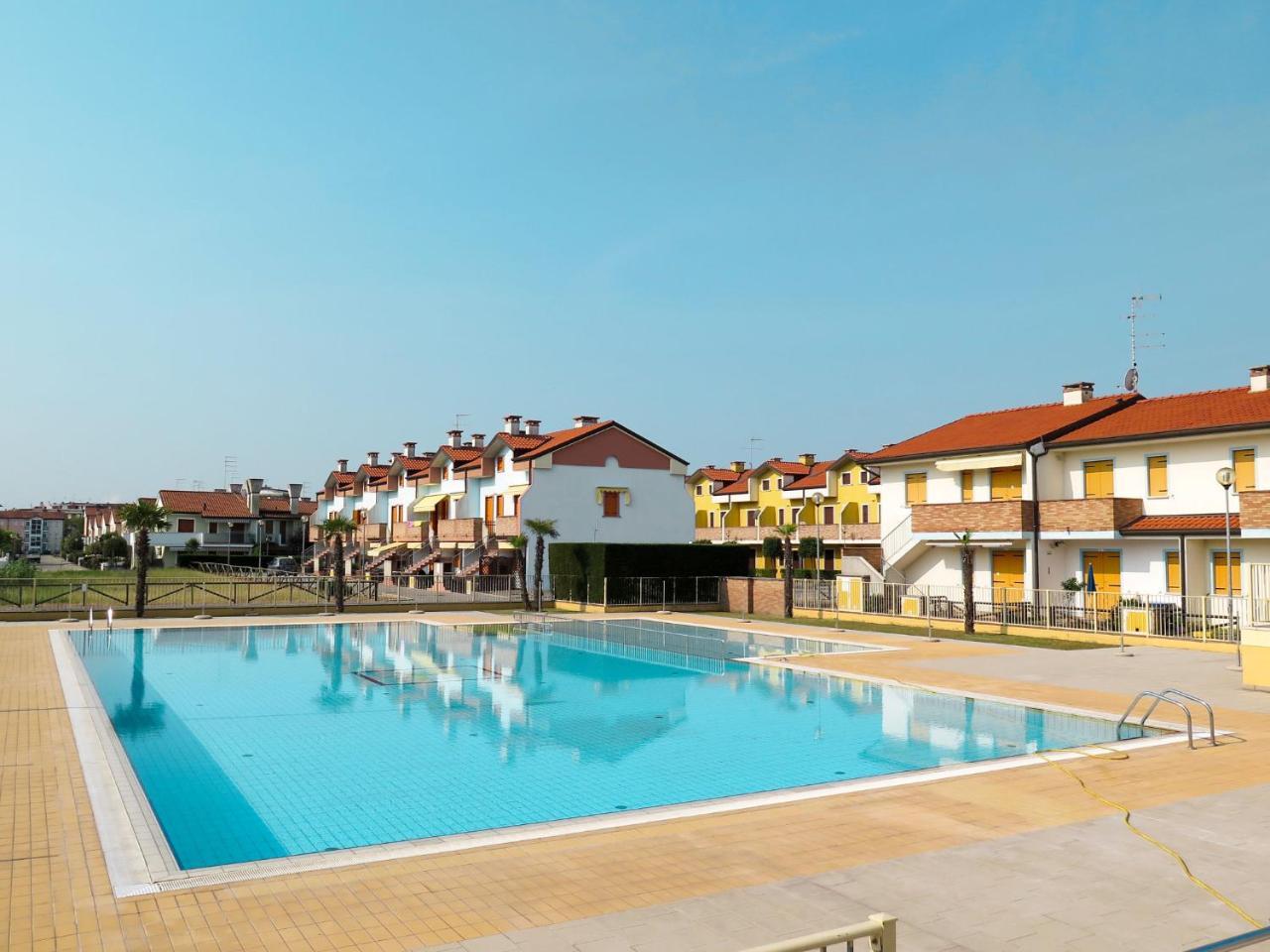 Apartment Solmare 8 by Interhome — 4-Star Luxury Hotel in Rosolina, Italy