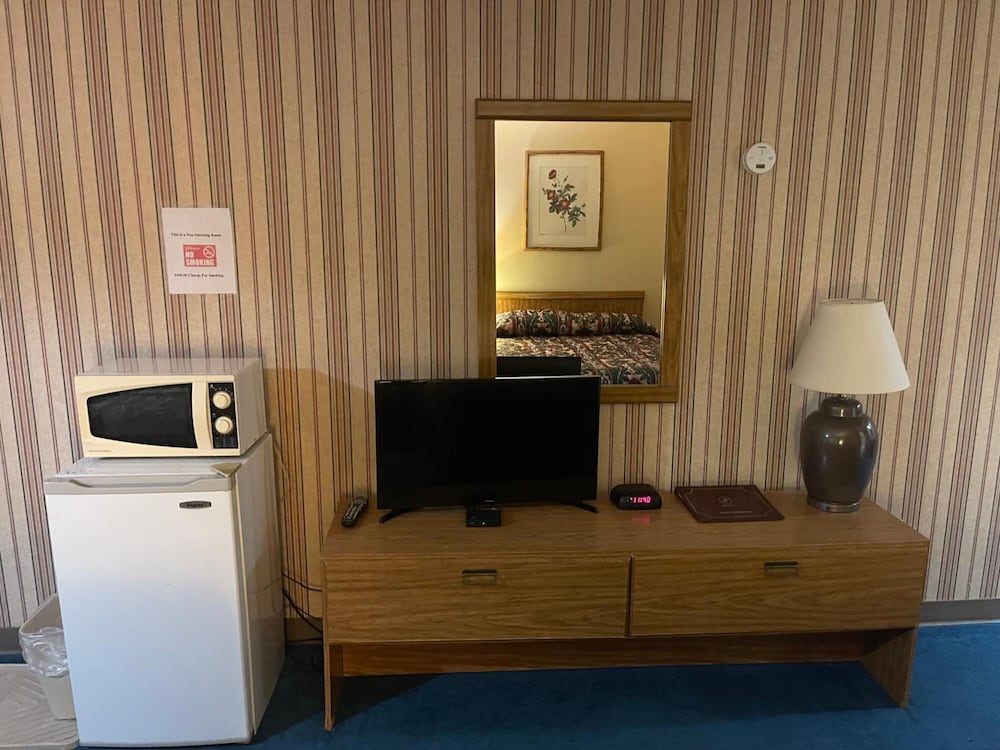 Dollinger's Motor Inn - photo 13