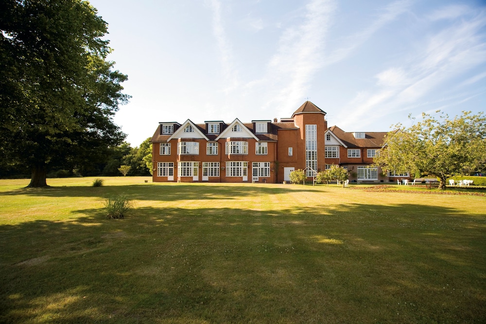 Grovefield House Hotel By Uno — 4-Star Luxury Hotel in Slough, United Kingdom