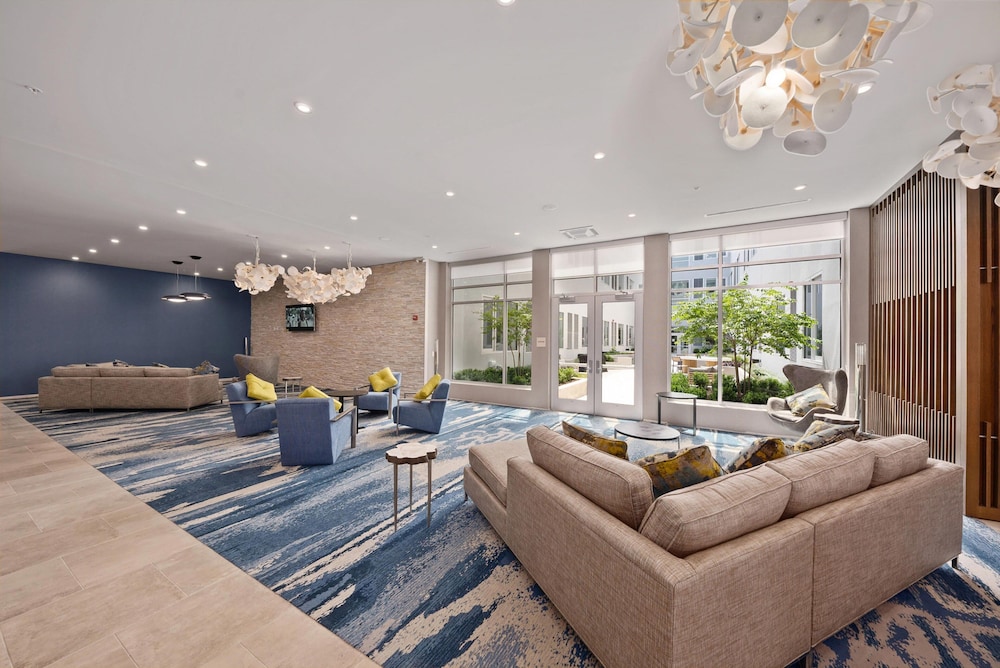 Element Hampton Peninsula Town Center - photo 2