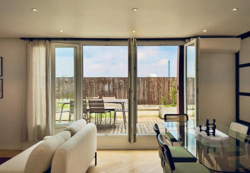 Cocoon 6p Terrace with Eiffel Tower & Seine View - last minute hotel in Paris
