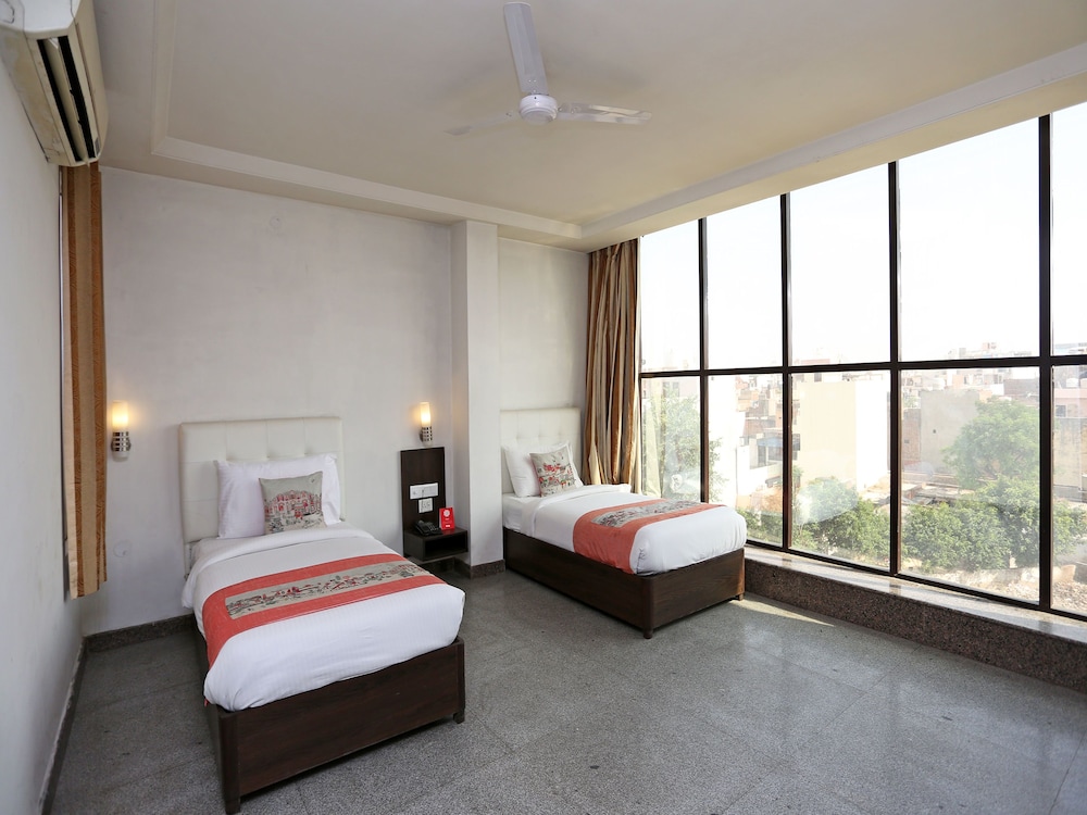 Oyo 8536 Azad Square - last minute hotel in Gurgaon