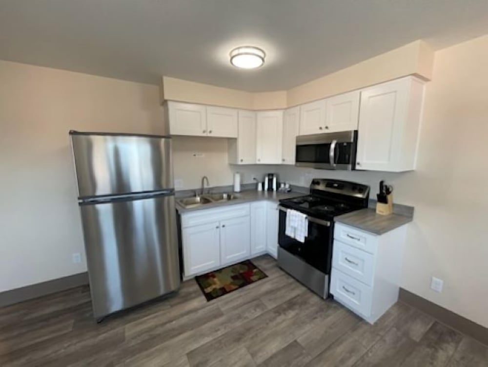 The Coastal Inn and Suites - photo 84