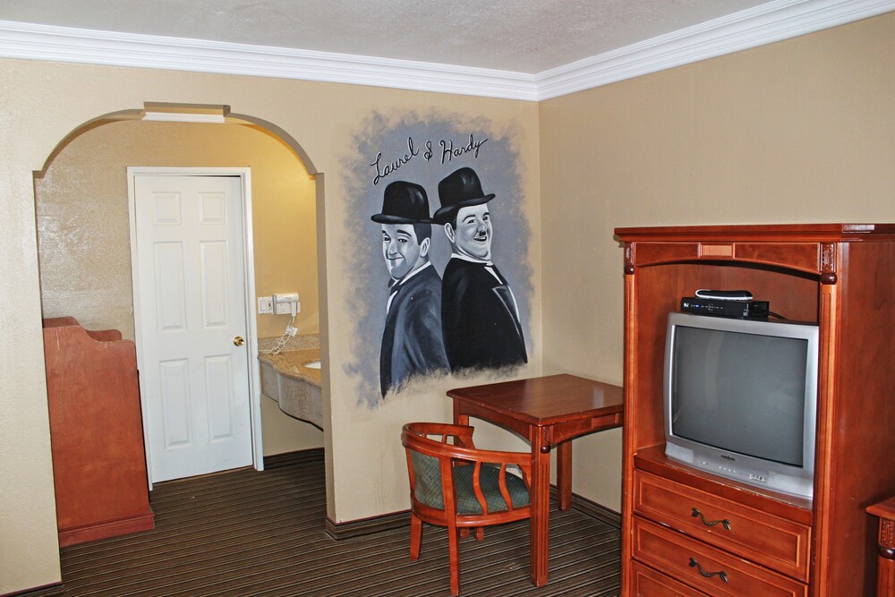 Hollywood Inn Express North - photo 15