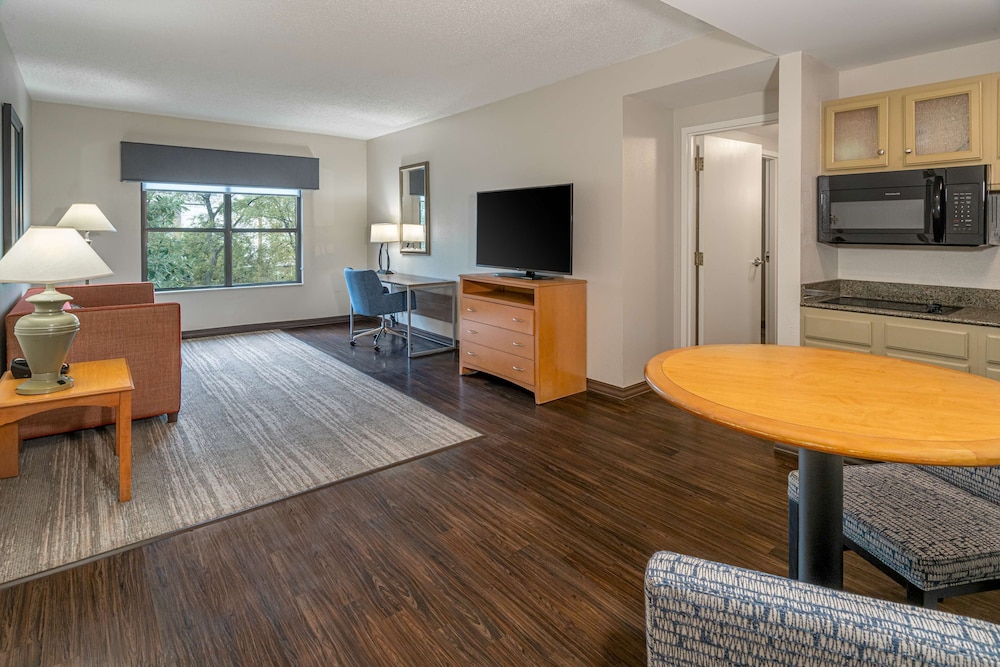 Hampton Inn & Suites Nashville Vanderbilt Elliston Place - photo 13