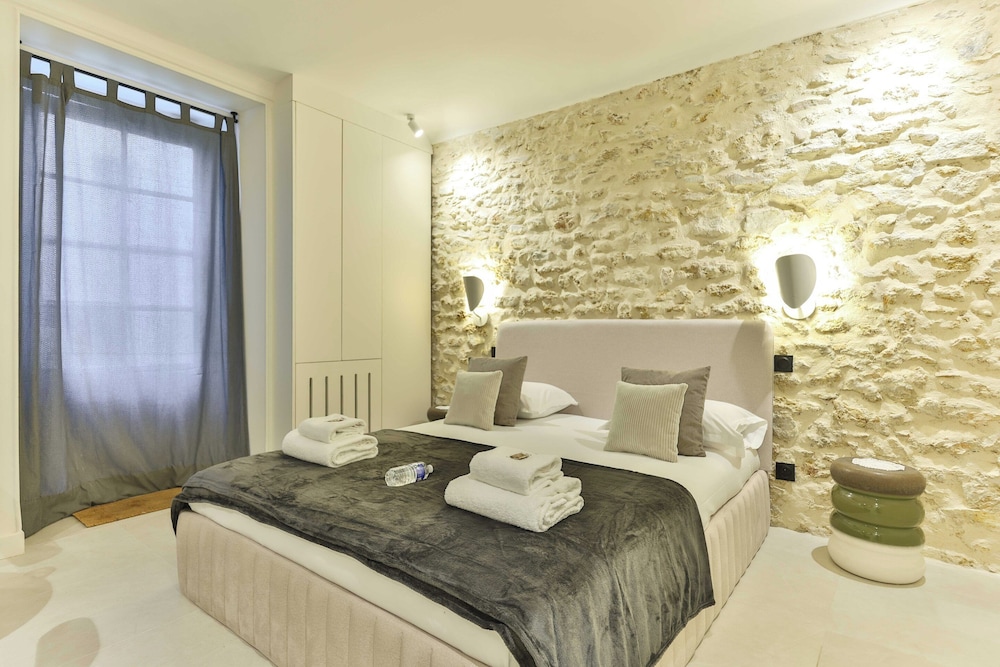 Beautiful 1 Bedroom Apartment — 4-Star Luxury Hotel in Paris, France