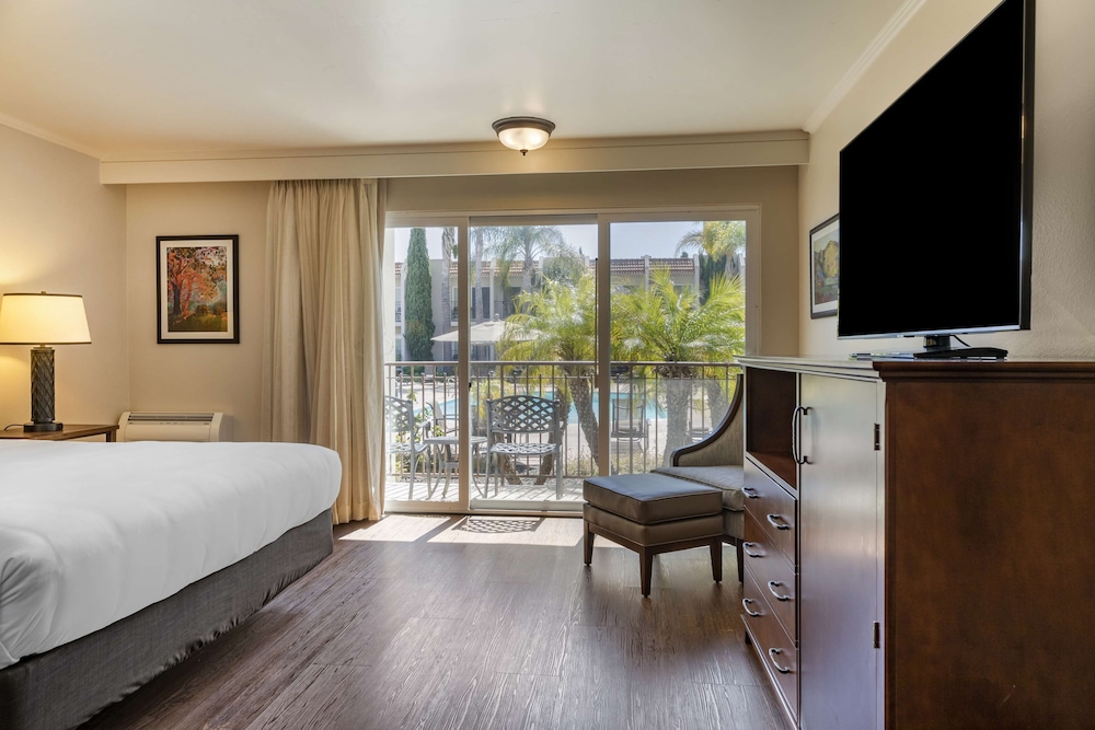 Best Western Plus Royal Oak Hotel - photo 18
