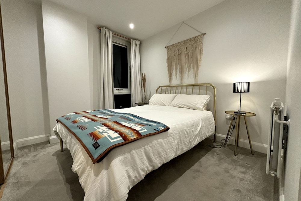 Stylish 2BD Flat W incredible View of London Bow — 4-Star Luxury Hotel in London, United Kingdom