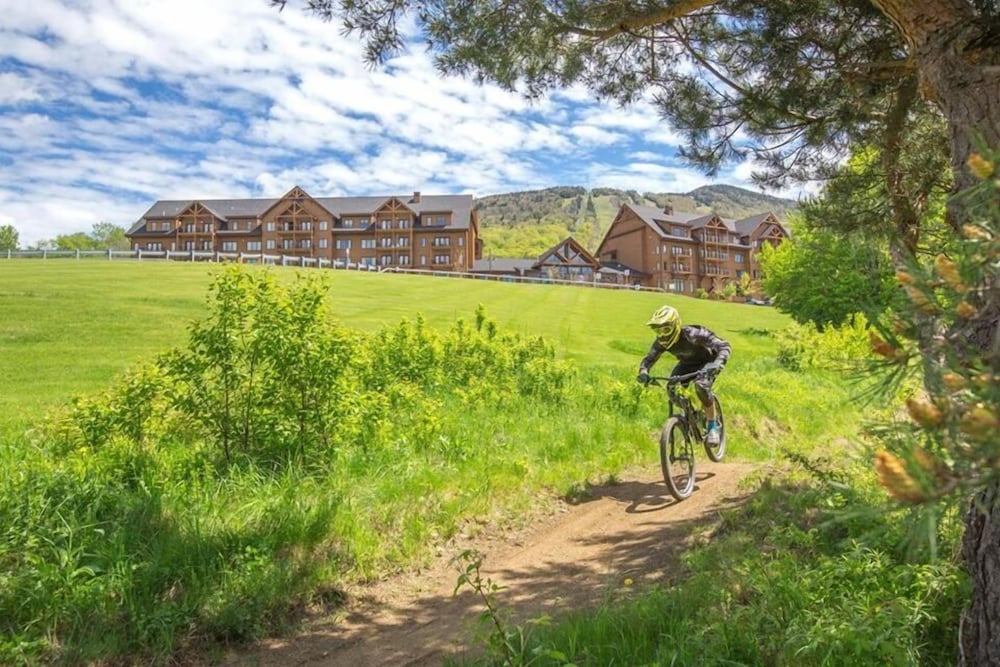 Burke Mountain Hotel - photo 33