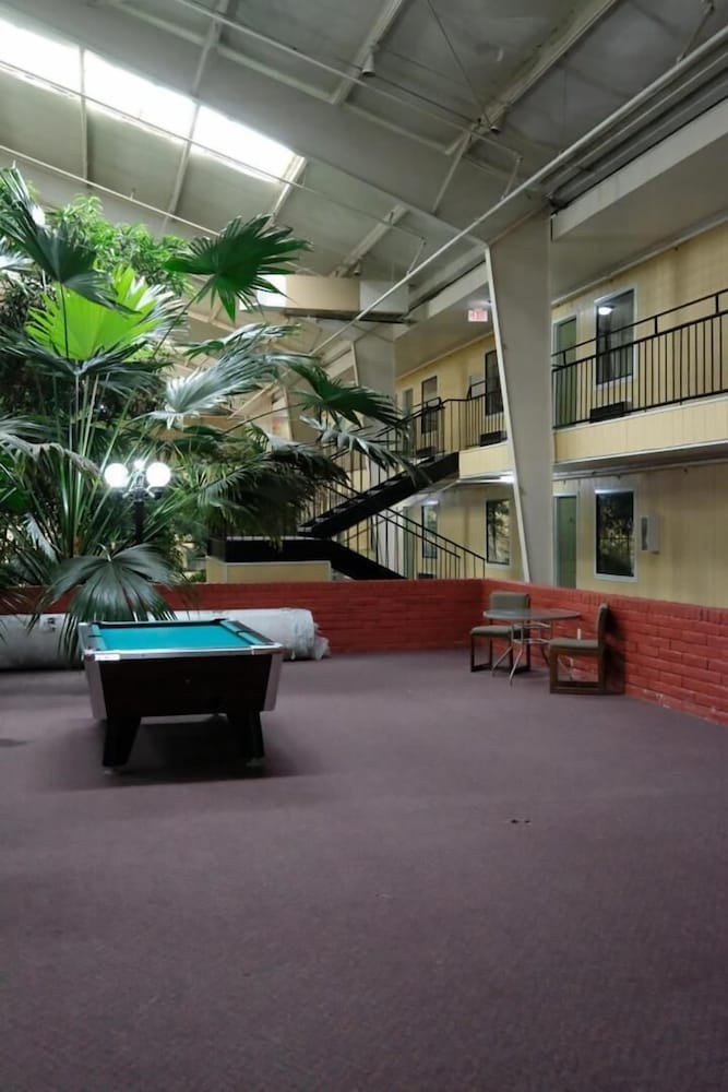Econo Lodge Elk City - photo 9