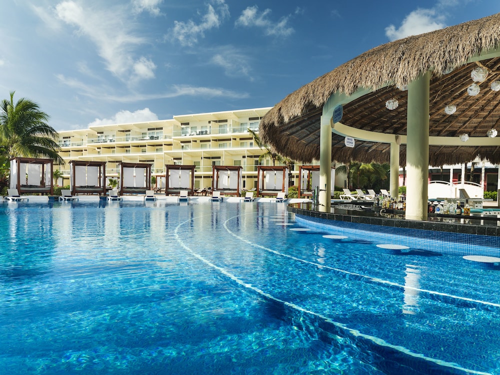 Swim-up Bar