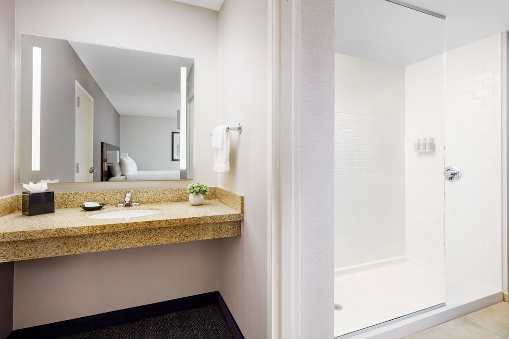 Courtyard by Marriott Keene Downtown - photo 19