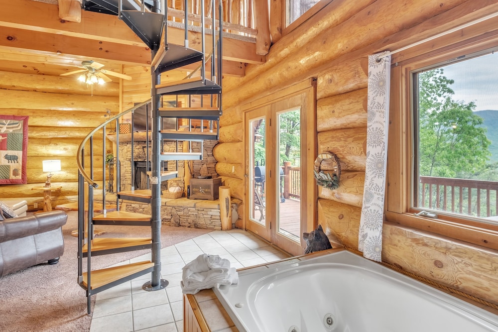 Royal Views Private Mountain Top Cabin 2 Bedroom Cabin by Heavenly Views Resort - photo 15