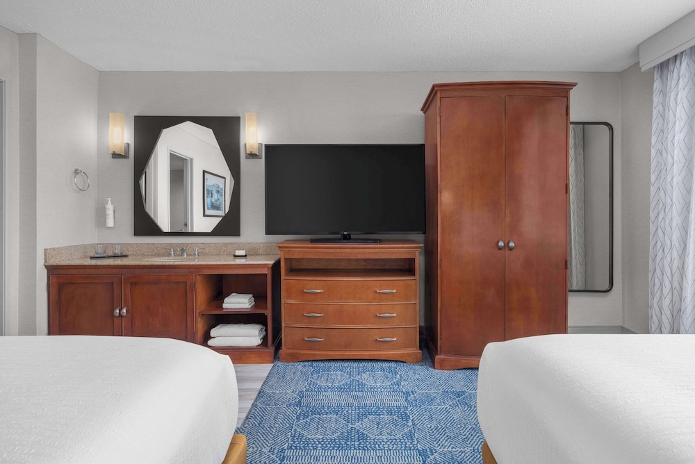 Embassy Suites by Hilton El Paso - photo 21