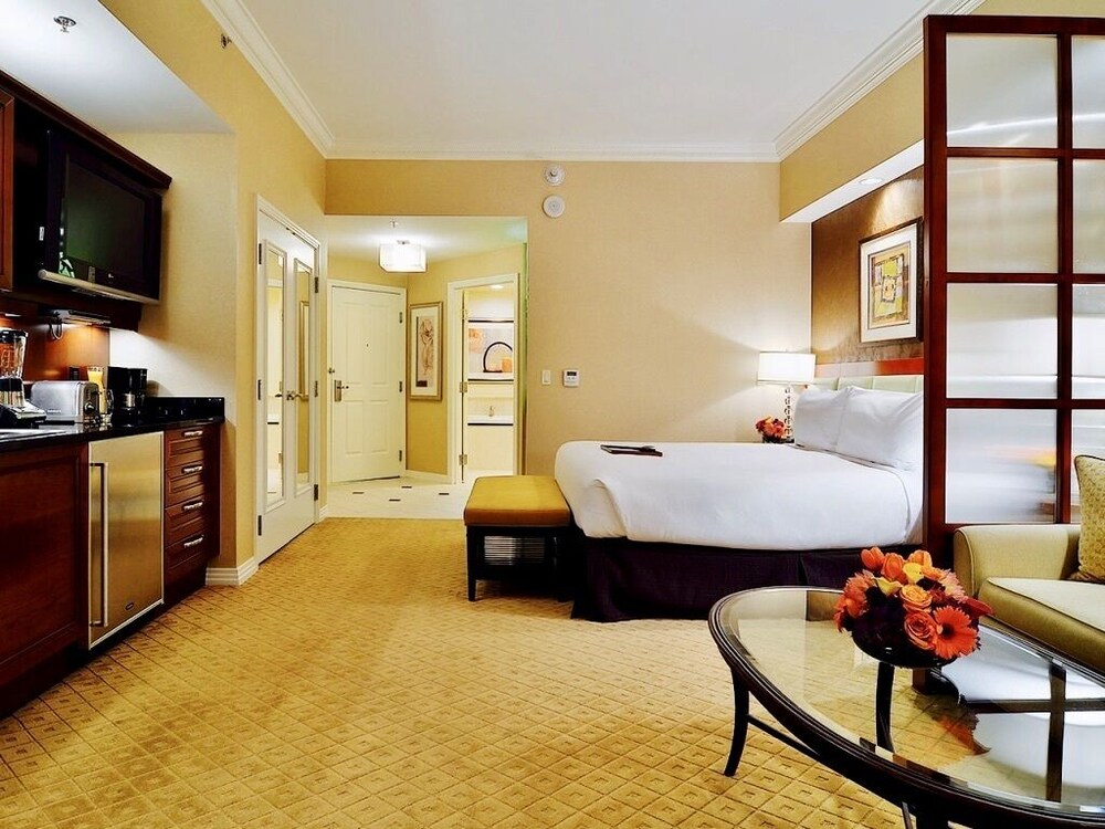 ABZ Signature Suites - photo 7