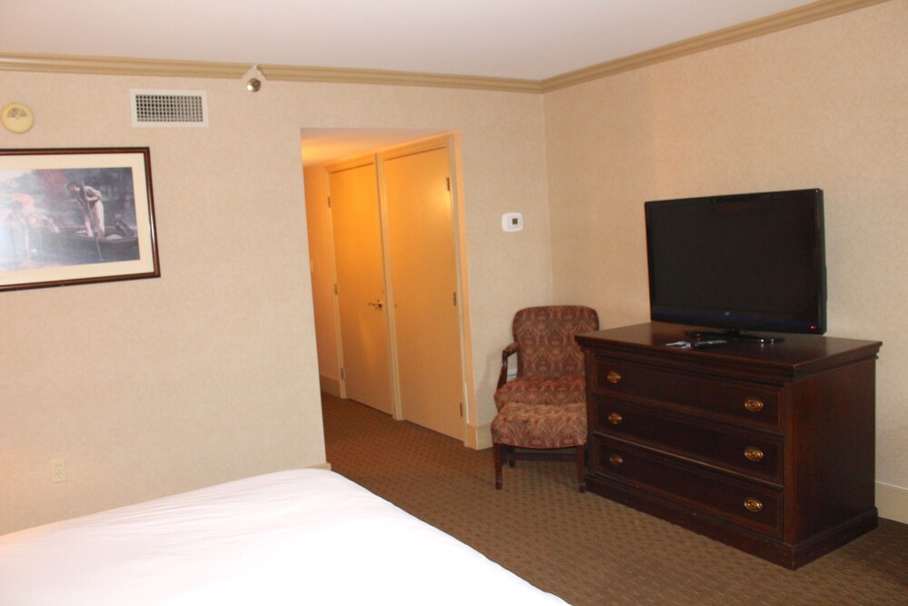 Roberts Riverwalk Urban Resort Hotel - photo 18