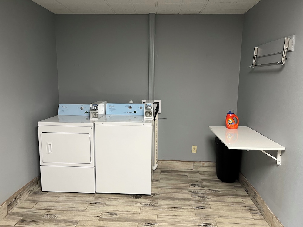 Days Inn & Suites by Wyndham Williamsburg IA North - featured photo