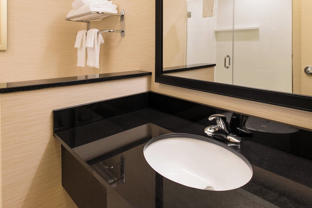 Fairfield Inn & Suites Utica - photo 15