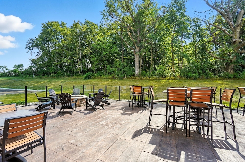 Cobblestone Hotel & Suites Bellefontaine - photo 96