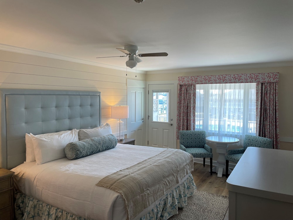 The Harborside Inn - photo 7