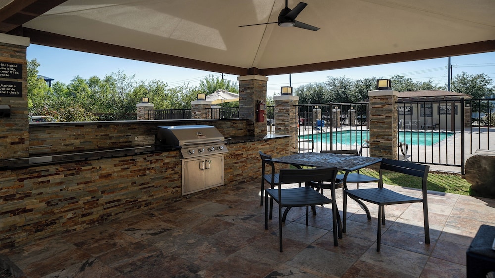 Candlewood Suites Baytown by IHG - photo 48